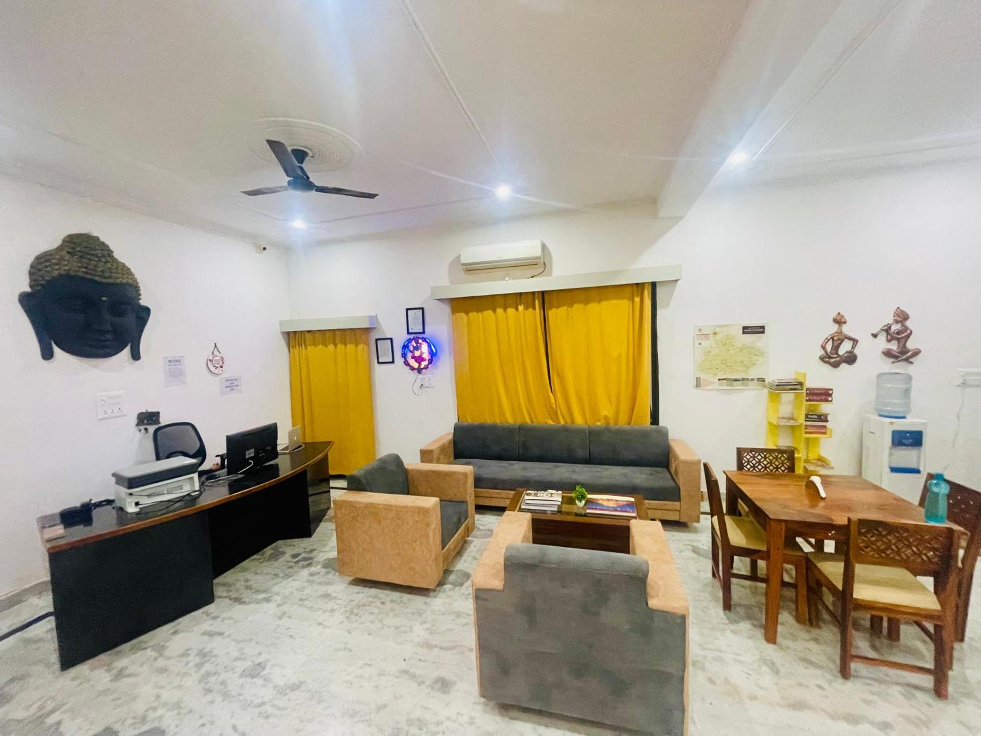 La Curcuma Luxury Homestay Кхаджурахо Экстерьер фото